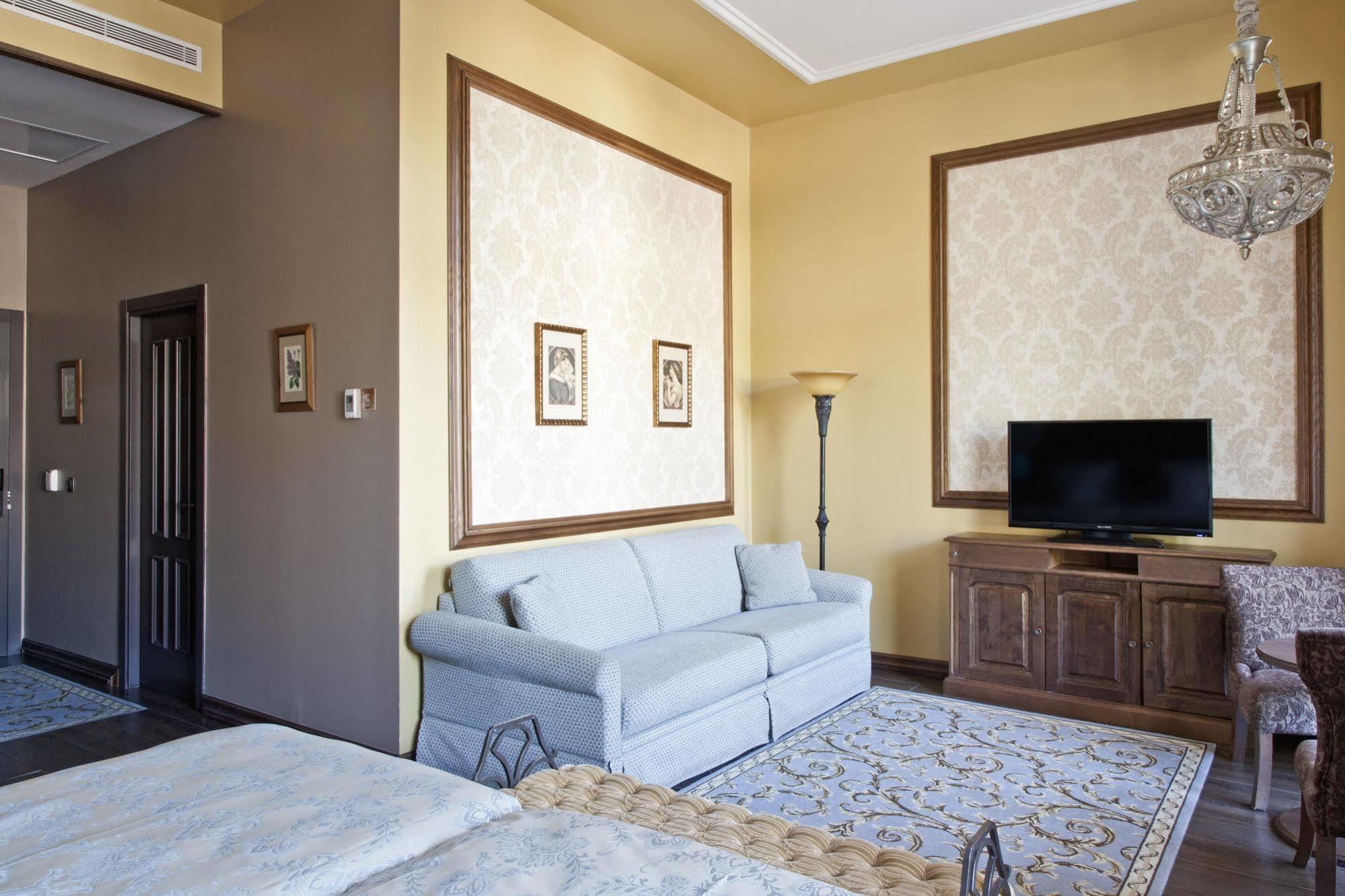 Portaventura Hotel Lucy'S Mansion - Includes Unlimited Access & Express Wristband To Portaventura Park & Ferrari Land Salou Kültér fotó
